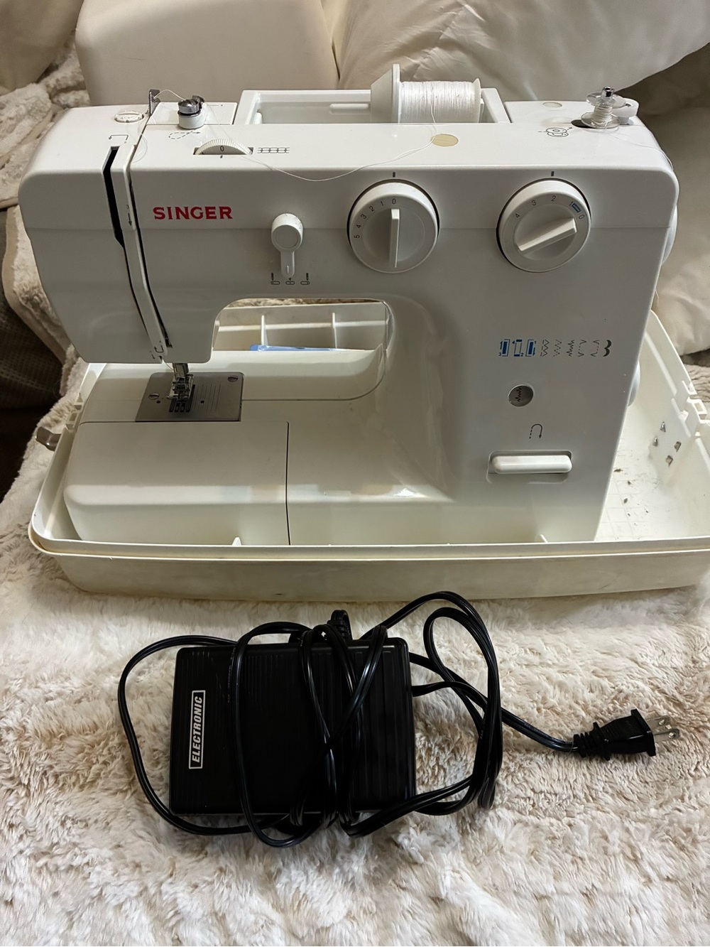 Singer White Portable Sewing Machine with Foot Pedal